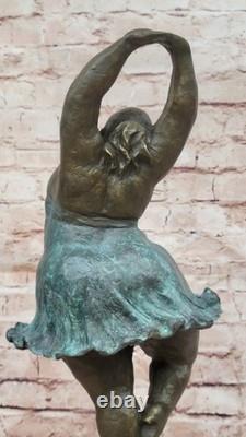 Signée Ouvre Hommage à Botero Chair Décontracté Femme Marbre Bronze Sculpture