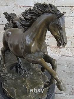 Signée Zhang Deux Course Chevaux Bronze Sculpture Marbre Base Statue Ouvre Deal
