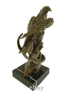 Statue Aigle en bronze sur un socle en marbre noir d'après Williams