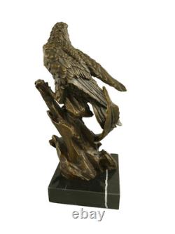 Statue Aigle en bronze sur un socle en marbre noir d'après Williams