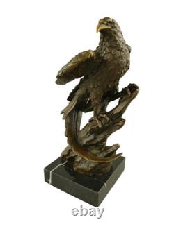 Statue Aigle en bronze sur un socle en marbre noir d'après Williams
