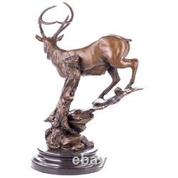 Statue Cerf en bronze sur un socle en marbre noir d'après Barye