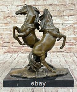 Statue En Bronze De Deux Chevaux Sauvages Signée Sur Socle En Marbre