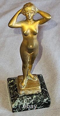 Statue Femme nue vers 1900 en bronze doré signée C. VILLAIM Socle marbre