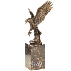 Statue d'aigle en bronze sur un socle en marbre noir d'après Milo