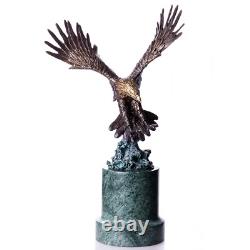 Statue d'aigle en bronze sur un socle en marbre verte d'après Milo