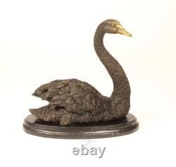 Statue d'un Cygne en bronze sur un socle en marbre noir Signée
