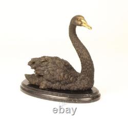 Statue d'un Cygne en bronze sur un socle en marbre noir Signée