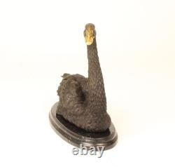 Statue d'un Cygne en bronze sur un socle en marbre noir Signée