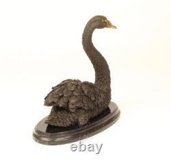 Statue d'un Cygne en bronze sur un socle en marbre noir Signée