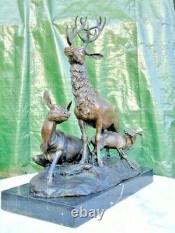 Statue d une famille de cerf et biche et faon en bronze sur marbre signé