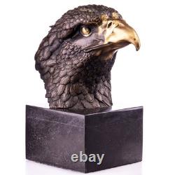 Statue de Tête d'aigle en bronze sur un marbre noir d'après Milo