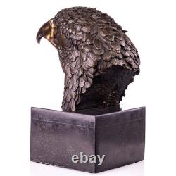 Statue de Tête d'aigle en bronze sur un marbre noir d'après Milo
