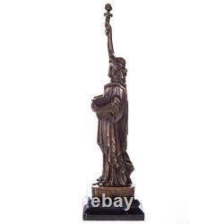 Statue de bronze de la Liberté sur un socle en marbre d'après Auguste Bartholdi