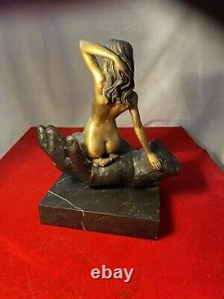 Statue érotique en bronze et marbre femme nue signée JUNO