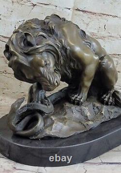 Vintage Bronze Sculpture Statue Lion Vs. Serpent Signée Véritable Marbre Base