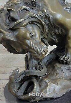 Vintage Bronze Sculpture Statue Lion Vs. Serpent Signée Véritable Marbre Base