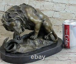 Vintage Bronze Sculpture Statue Lion Vs. Serpent Signée Véritable Marbre de Base